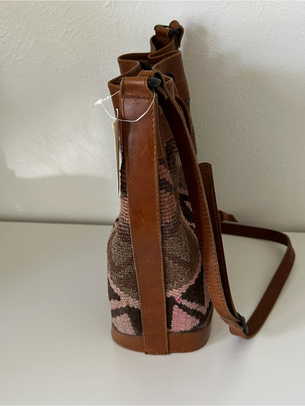 NWT -Stunning Kilim and Leather Vintage, Bucket Bag, Brown and Pink Pattern - Picture 5 of 10